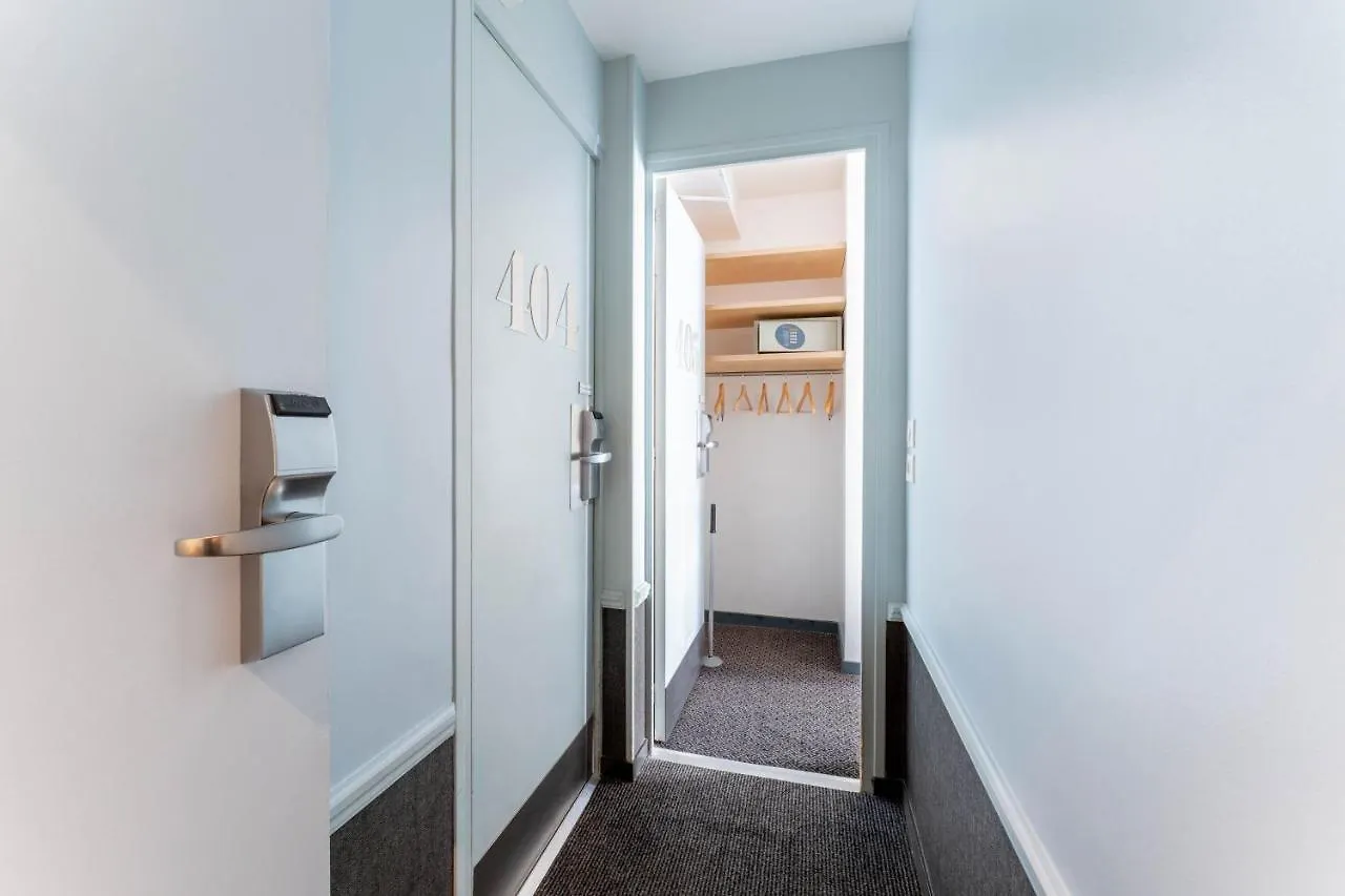 George - Astotel Hotel